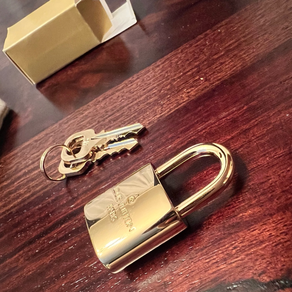 Brand new louis vuitton padlock lock + keys w/pouch